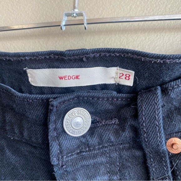 Levi's Wedgie Fit Button Fly Black Distressed Premium Jeans Size 28 - Picture 7 of 16